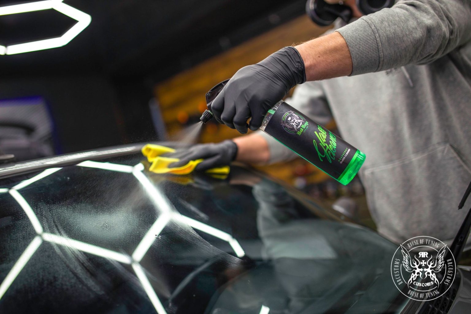 How To Clean Car Windows? Detailing Guide For Beginners (Tutorial