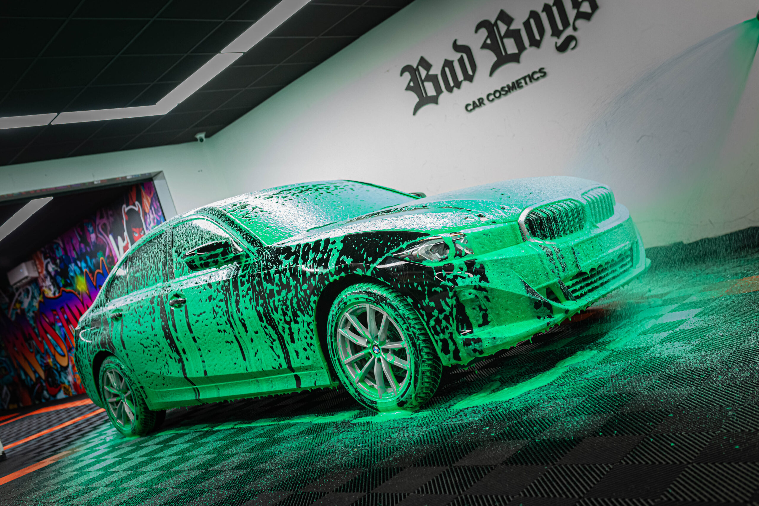 BadBoys Colored Show Foam in Aktion